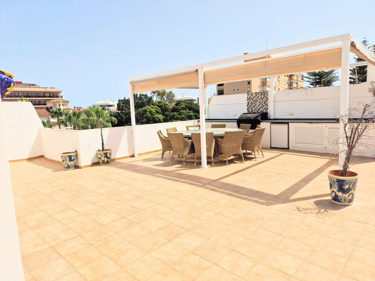 4 Bed Apartment for sale in La Carihuela Costa Del Sol, Málaga, Spain