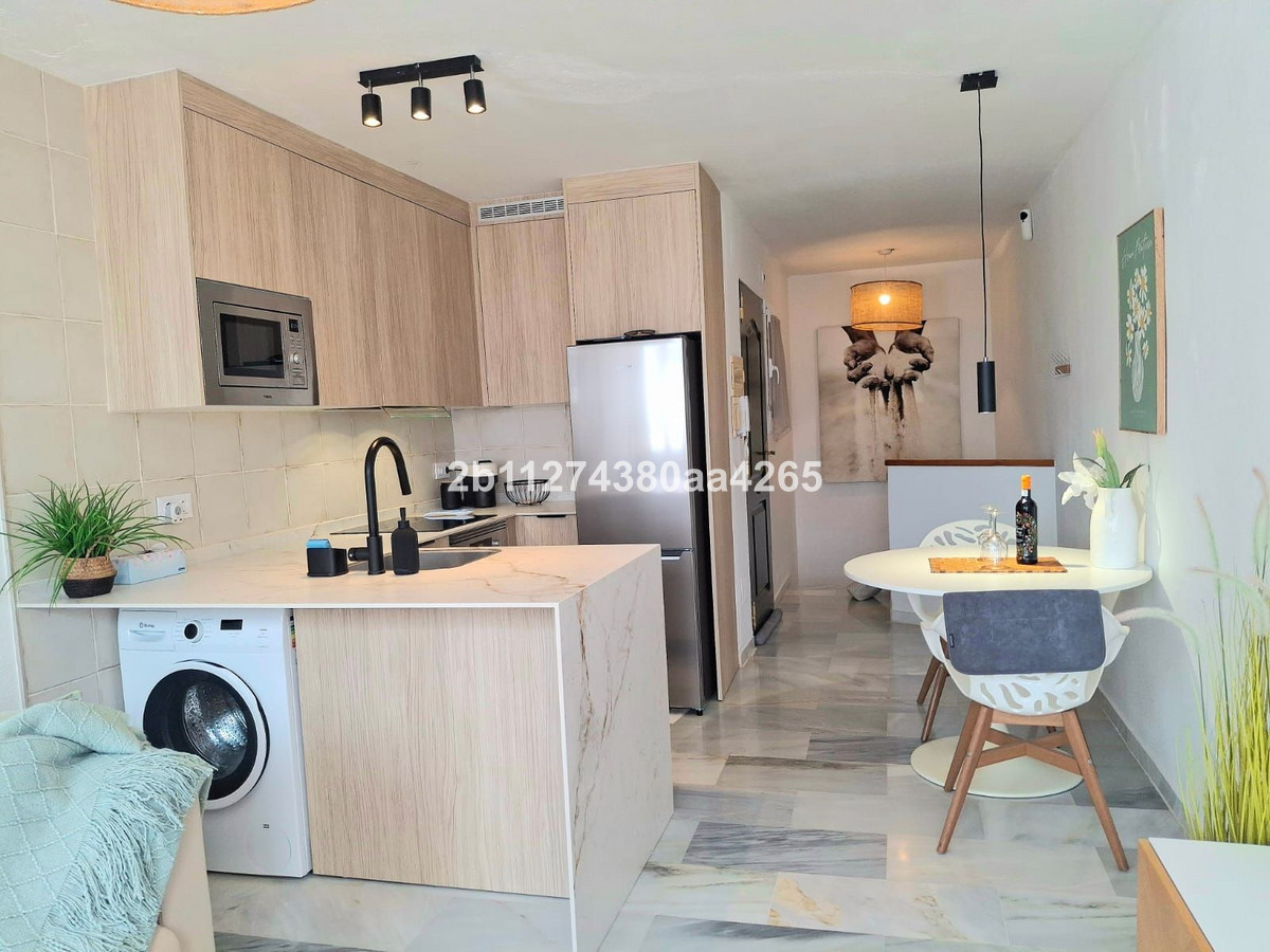 1 Bed Apartment for sale in Estepona Costa Del Sol, Málaga, Spain