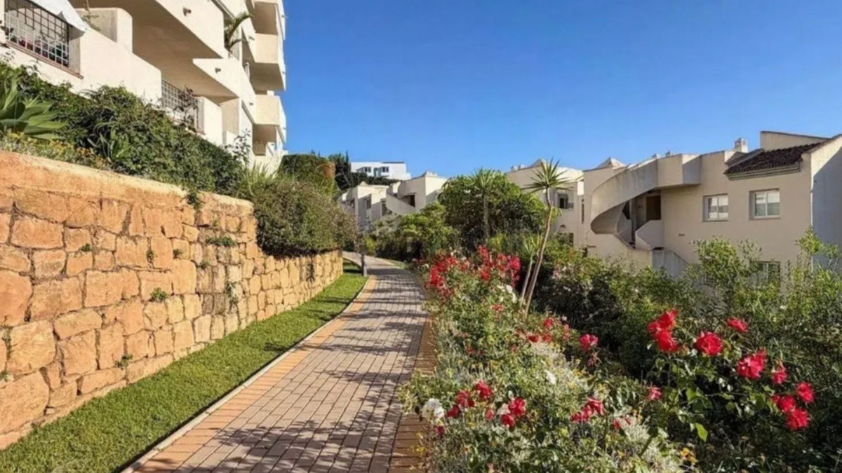 3 Bed Apartment for sale in Marbella Costa Del Sol, Málaga, Spain