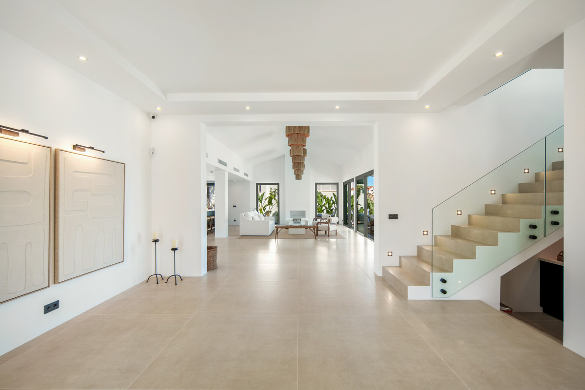 5 Bed Townhouse for sale in Benahavís Costa Del Sol, Málaga, Spain