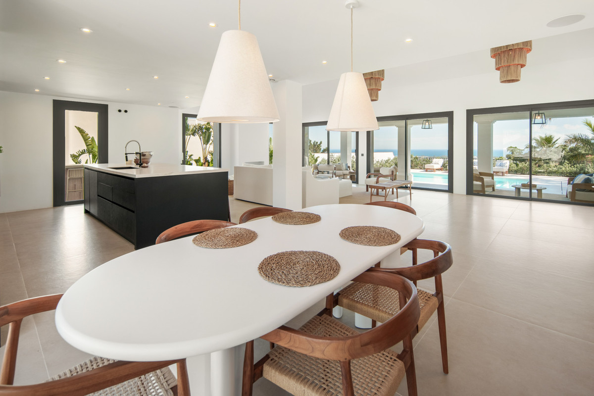 5 Bed Townhouse for sale in Benahavís Costa Del Sol, Málaga, Spain
