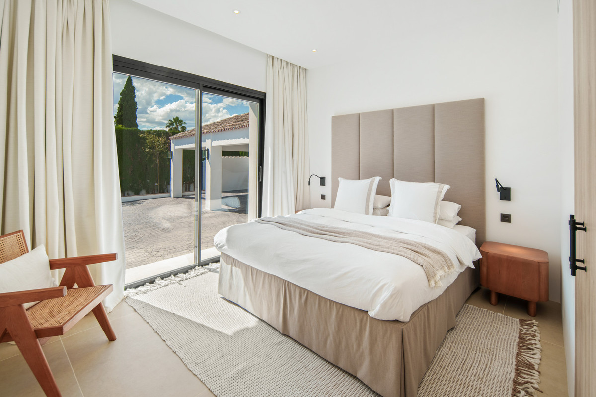5 Bed Townhouse for sale in Benahavís Costa Del Sol, Málaga, Spain