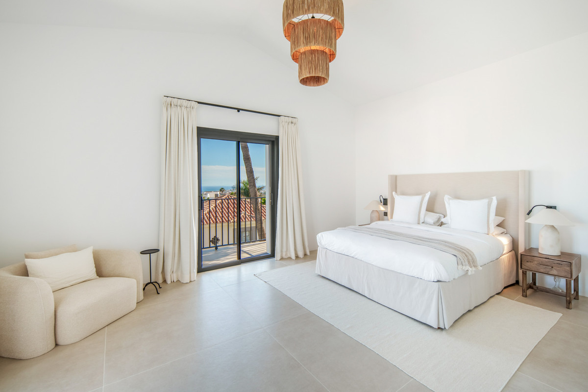 5 Bed Townhouse for sale in Benahavís Costa Del Sol, Málaga, Spain