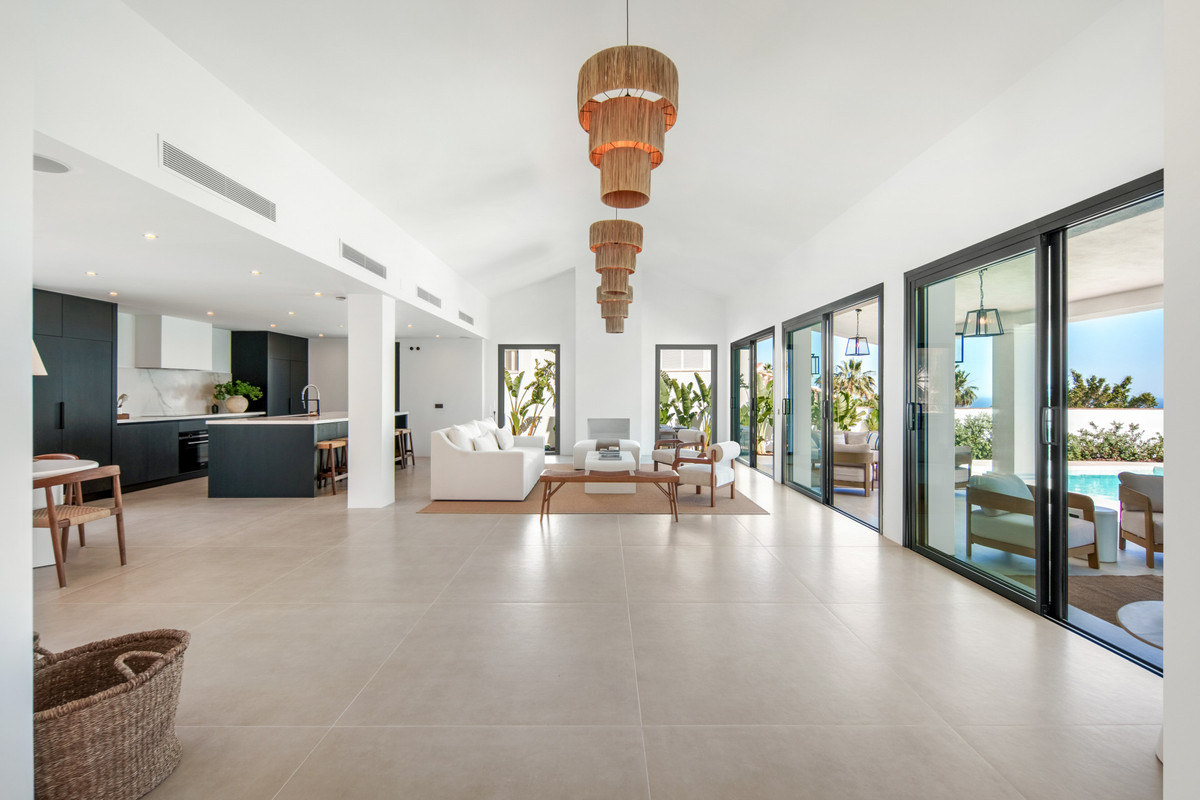 5 Bed Townhouse for sale in Benahavís Costa Del Sol, Málaga, Spain