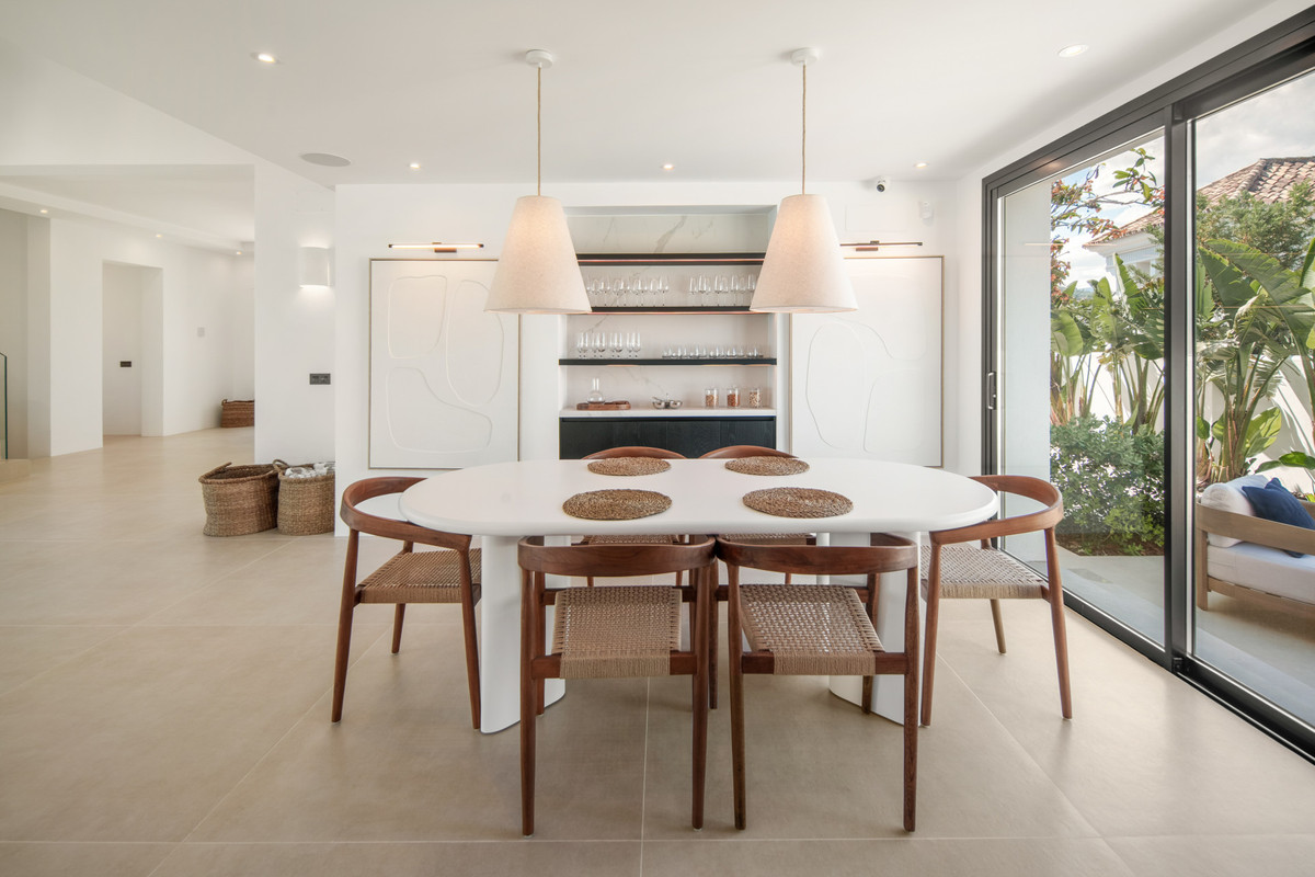 5 Bed Townhouse for sale in Benahavís Costa Del Sol, Málaga, Spain