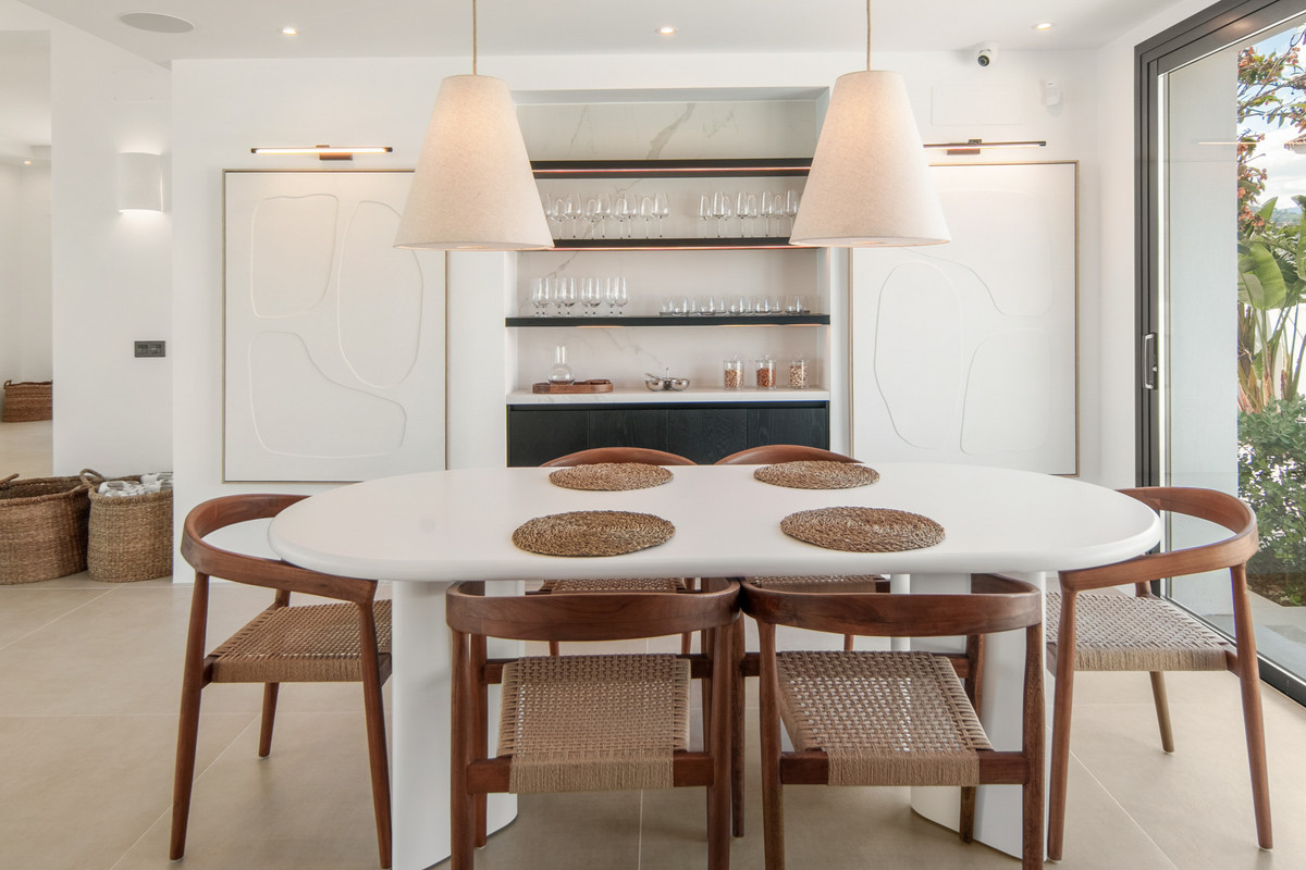 5 Bed Townhouse for sale in Benahavís Costa Del Sol, Málaga, Spain
