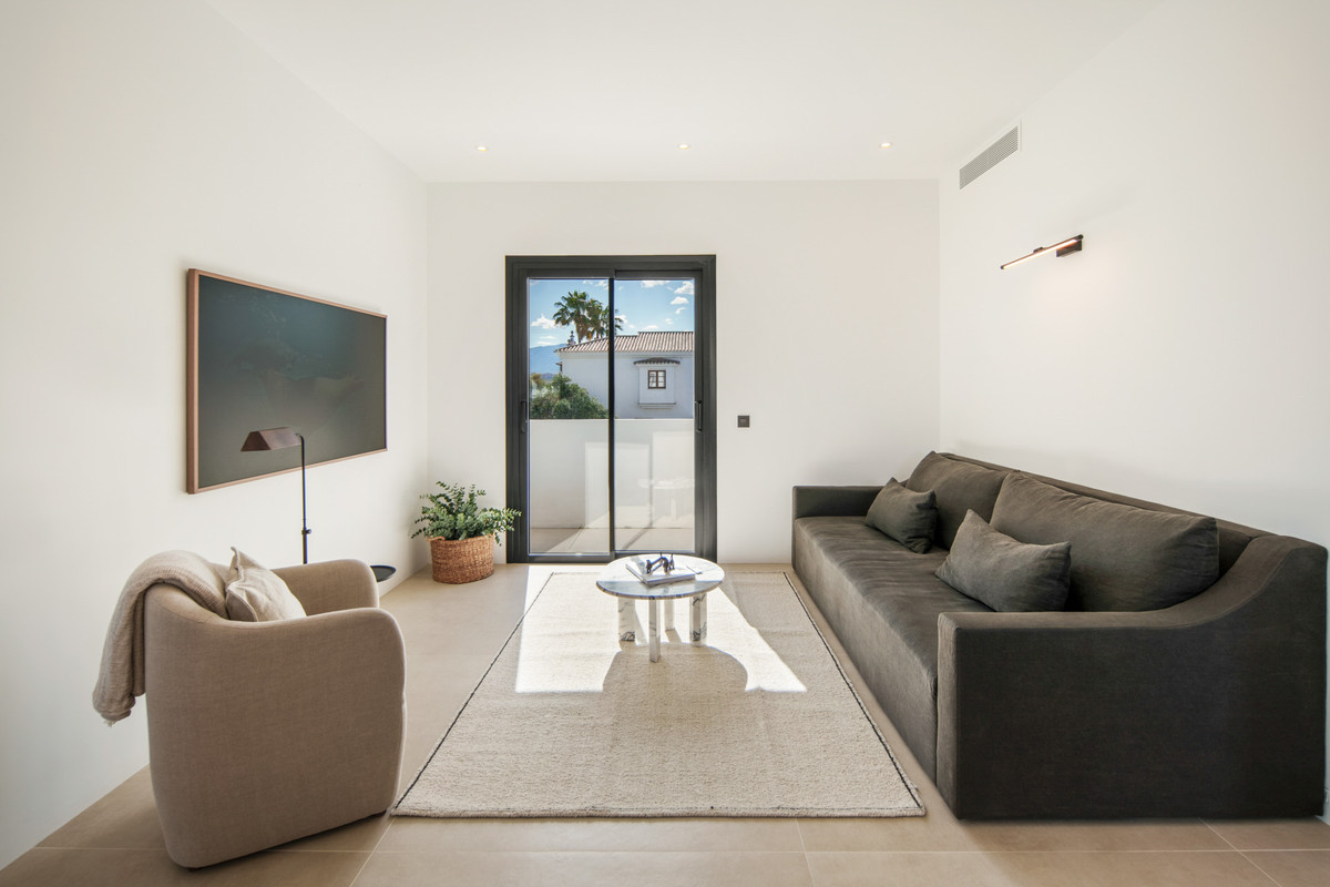 5 Bed Townhouse for sale in Benahavís Costa Del Sol, Málaga, Spain