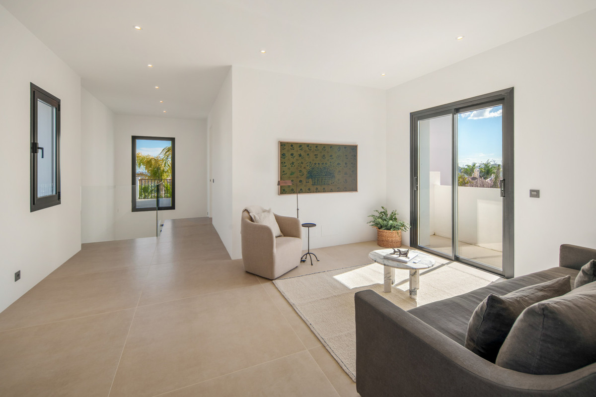 5 Bed Townhouse for sale in Benahavís Costa Del Sol, Málaga, Spain