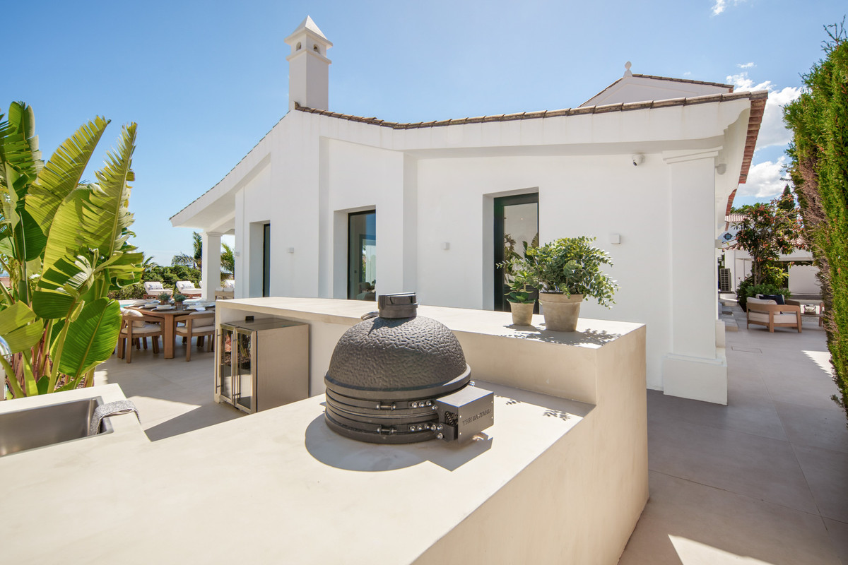 5 Bed Townhouse for sale in Benahavís Costa Del Sol, Málaga, Spain