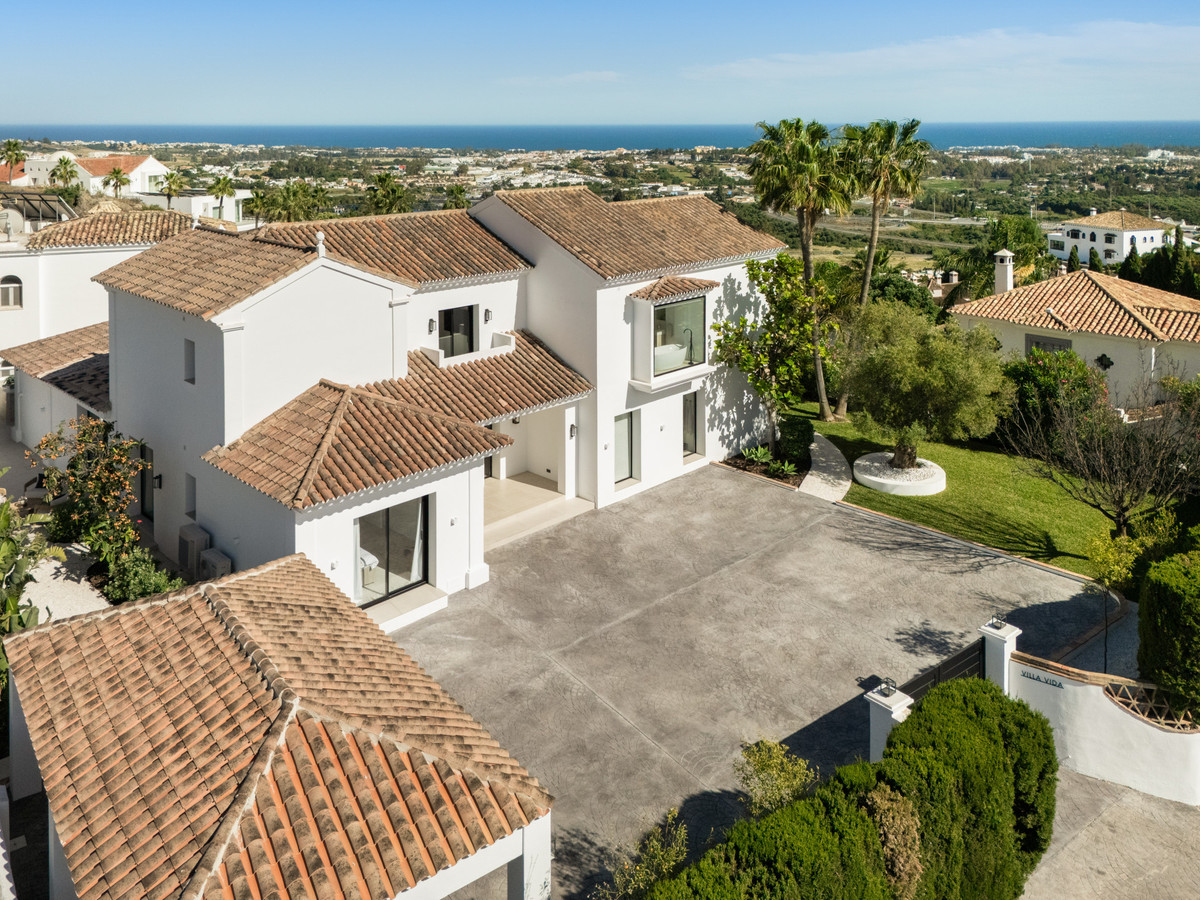 5 Bed Townhouse for sale in Benahavís Costa Del Sol, Málaga, Spain