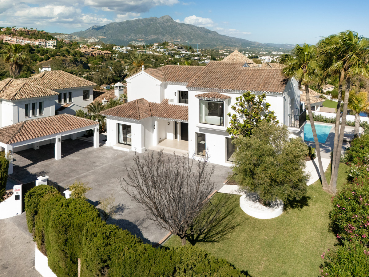 5 Bed Townhouse for sale in Benahavís Costa Del Sol, Málaga, Spain
