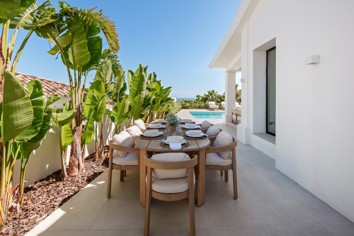 5 Bed Townhouse for sale in Benahavís Costa Del Sol, Málaga, Spain