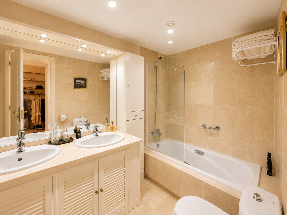2 Bed Apartment for sale in San Pedro De Alcántara Costa Del Sol, Málaga, Spain