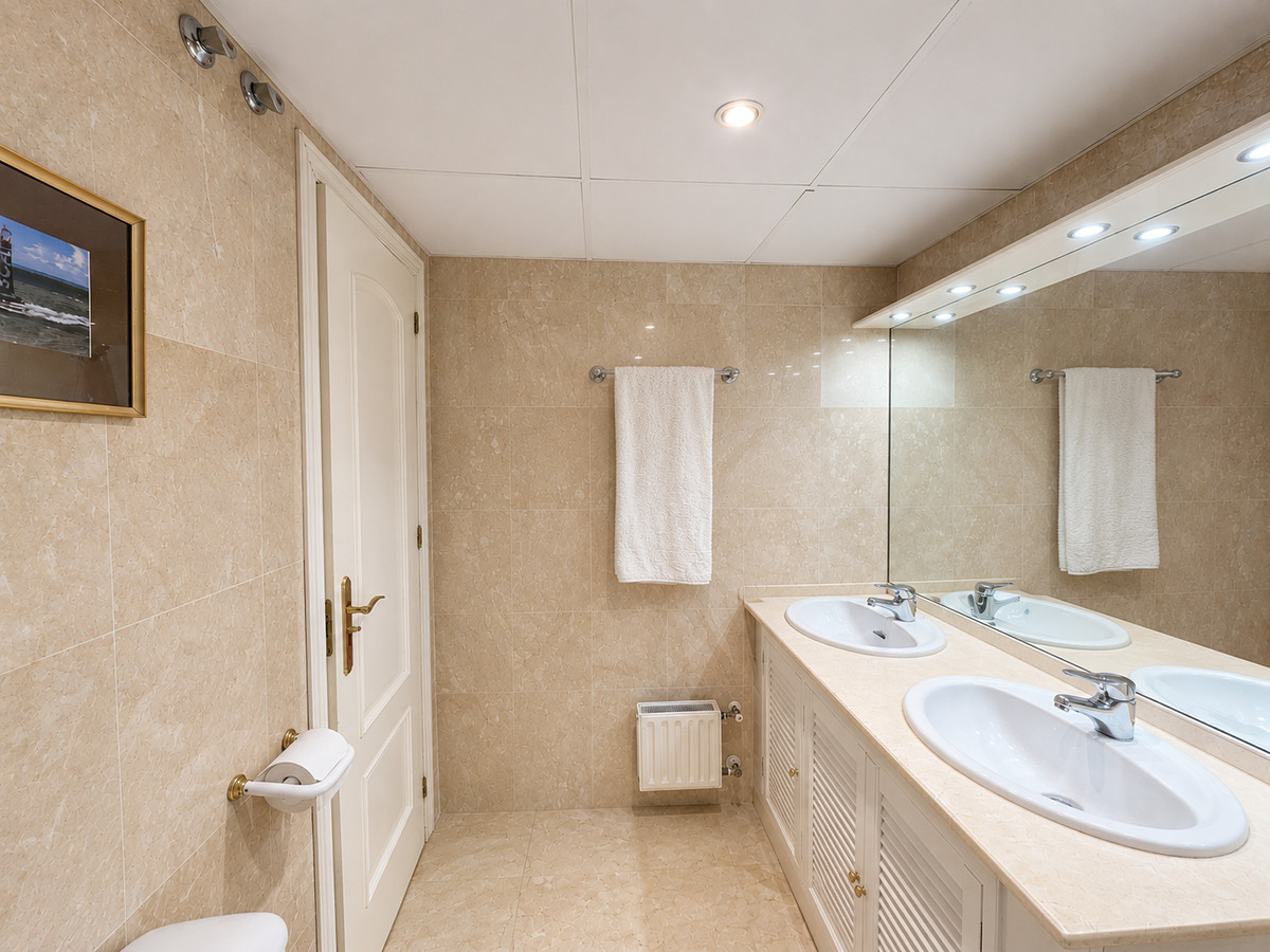 2 Bed Apartment for sale in San Pedro De Alcántara Costa Del Sol, Málaga, Spain