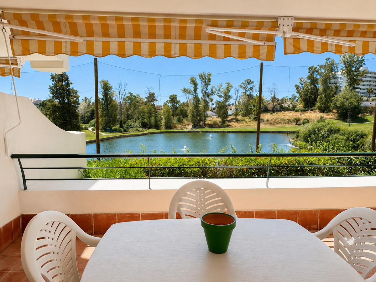 2 Bed Apartment for sale in San Pedro De Alcántara Costa Del Sol, Málaga, Spain