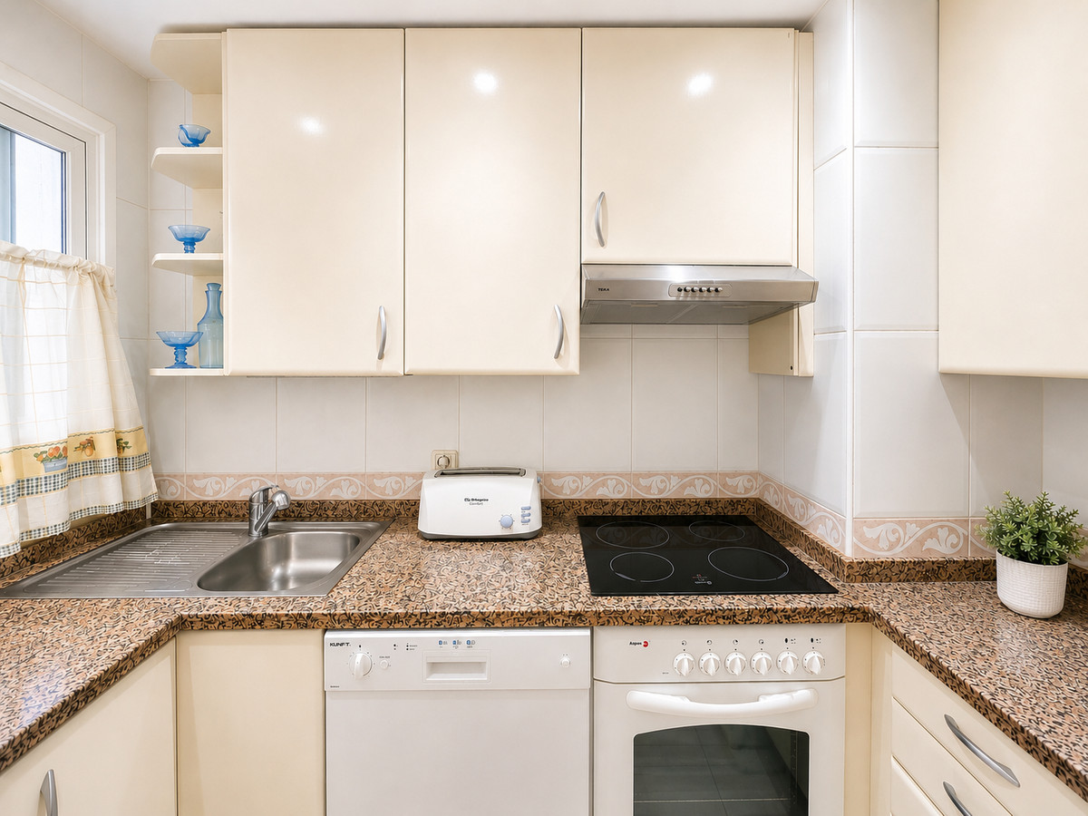 2 Bed Apartment for sale in San Pedro De Alcántara Costa Del Sol, Málaga, Spain