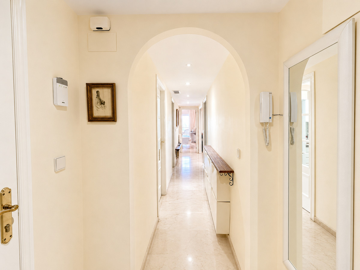 2 Bed Apartment for sale in San Pedro De Alcántara Costa Del Sol, Málaga, Spain