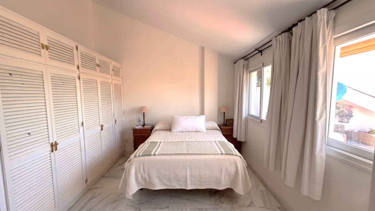 4 Bed Apartment for sale in The Golden Mile Costa Del Sol, Málaga, Spain