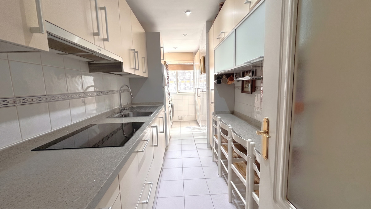 4 Bed Apartment for sale in The Golden Mile Costa Del Sol, Málaga, Spain