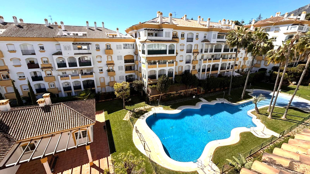 4 Bed Apartment for sale in The Golden Mile Costa Del Sol, Málaga, Spain