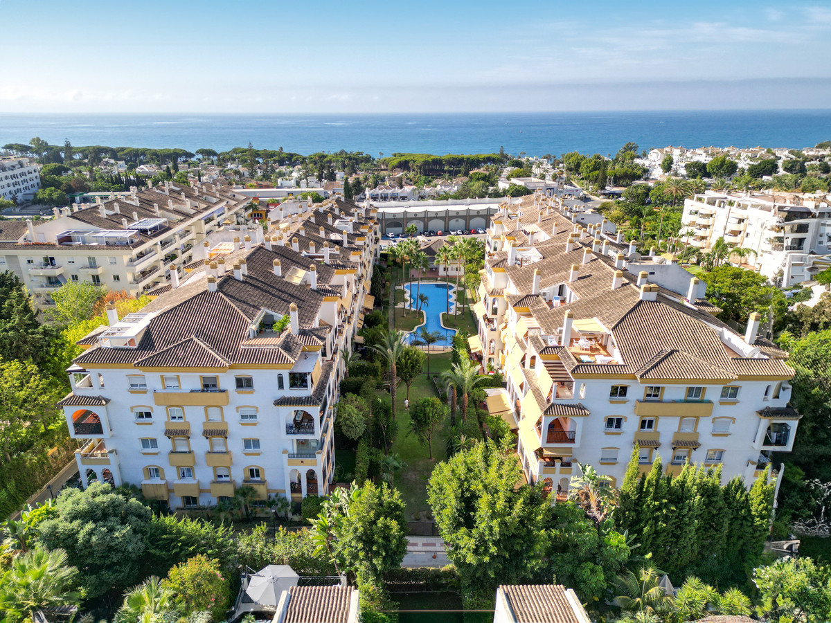 4 Bed Apartment for sale in The Golden Mile Costa Del Sol, Málaga, Spain