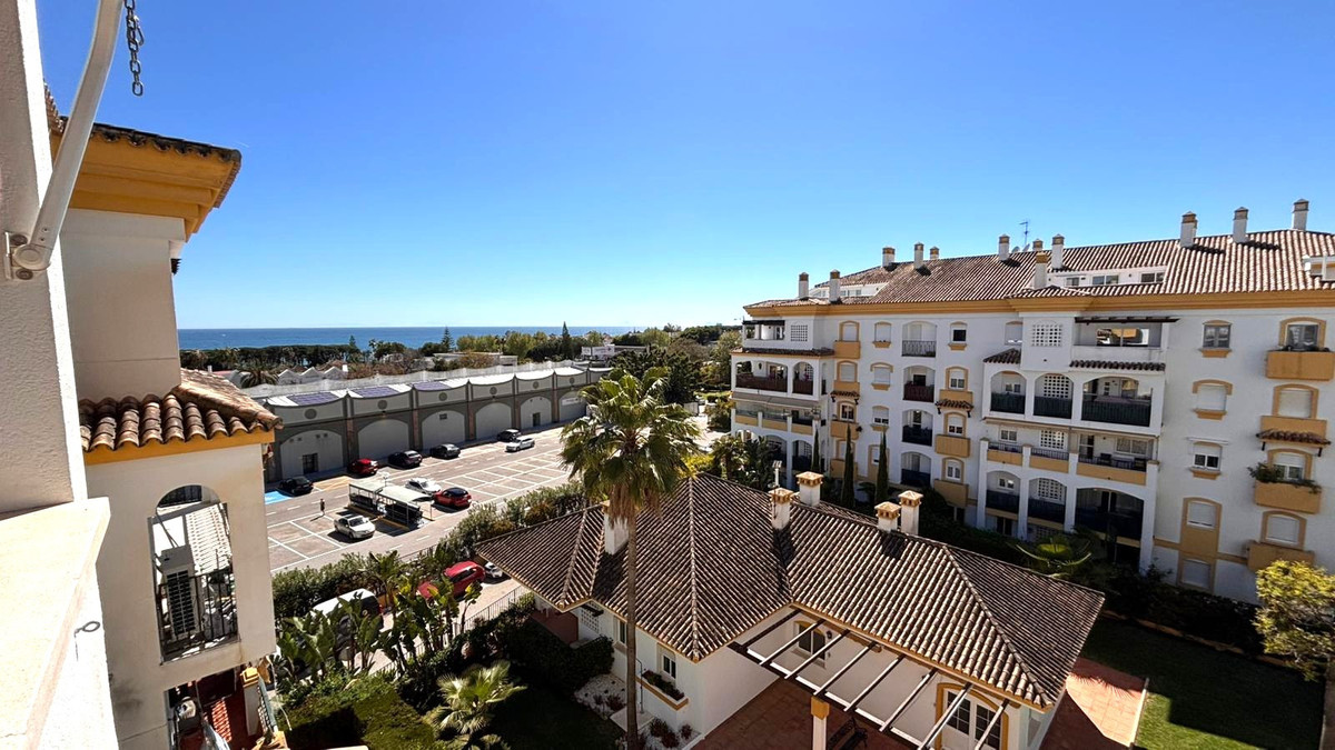 4 Bed Apartment for sale in The Golden Mile Costa Del Sol, Málaga, Spain