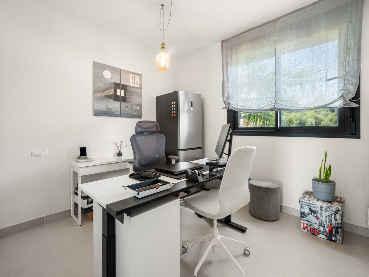 2 Bed Apartment for sale in Estepona Costa Del Sol, Málaga, Spain
