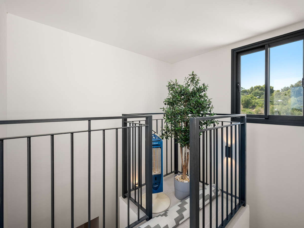2 Bed Apartment for sale in Estepona Costa Del Sol, Málaga, Spain