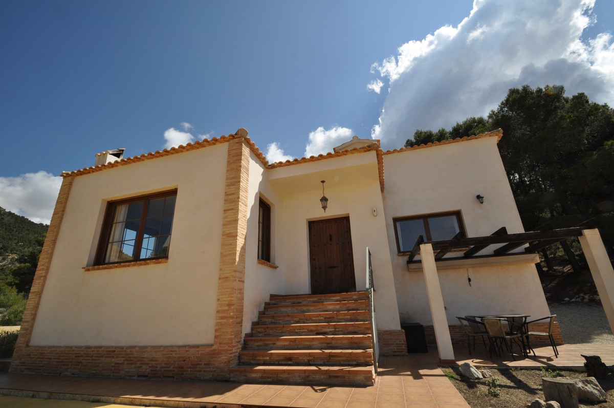 5 Bed Townhouse for sale in Castalla Costa Blanca, Alicante, Spain