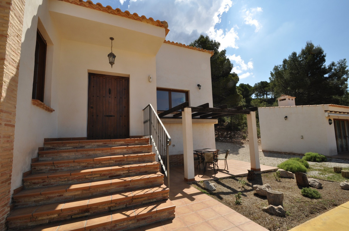5 Bed Townhouse for sale in Castalla Costa Blanca, Alicante, Spain