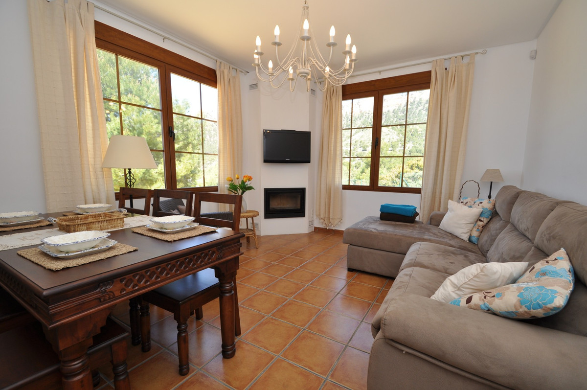 5 Bed Townhouse for sale in Castalla Costa Blanca, Alicante, Spain