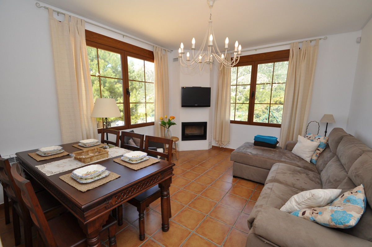 5 Bed Townhouse for sale in Castalla Costa Blanca, Alicante, Spain