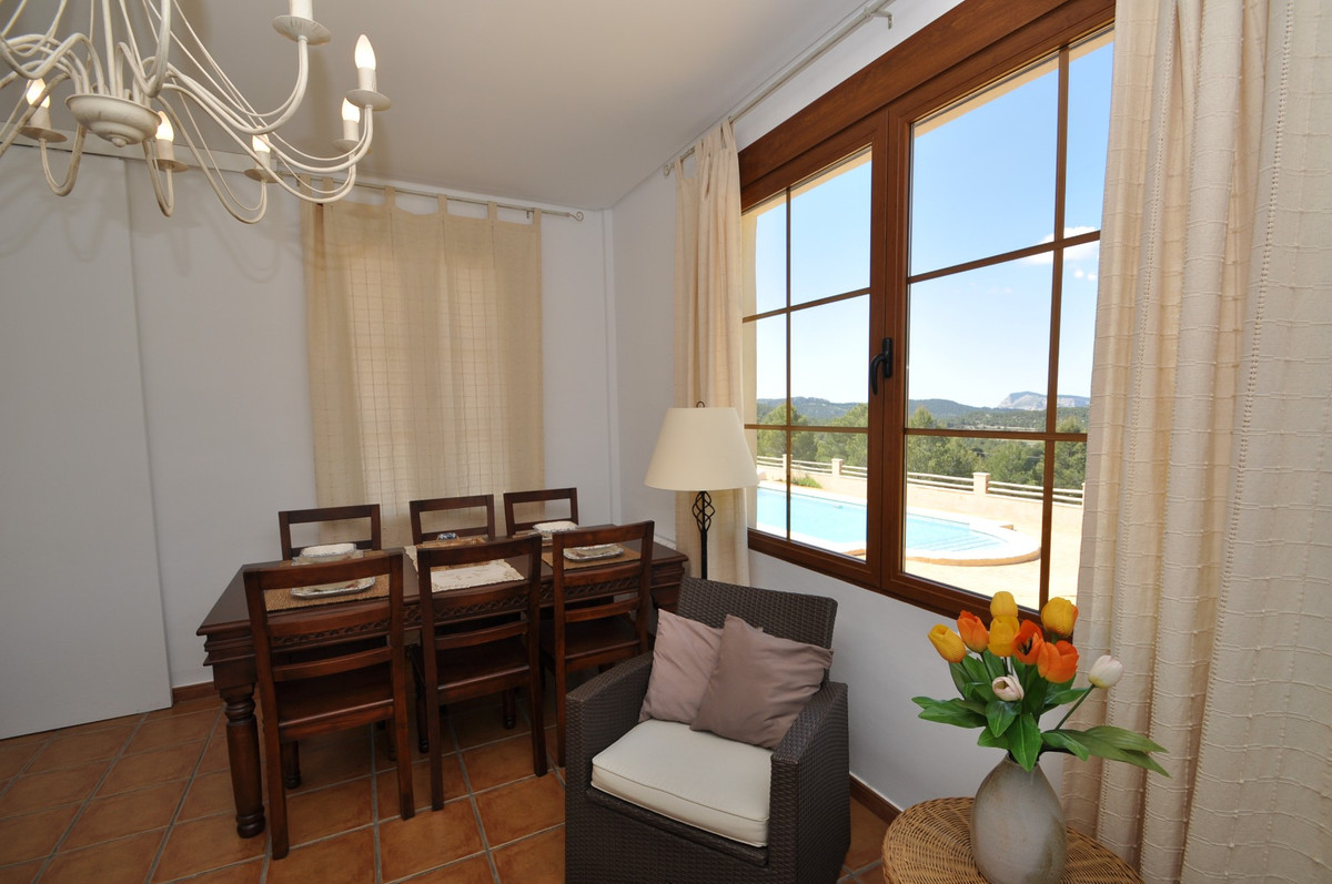 5 Bed Townhouse for sale in Castalla Costa Blanca, Alicante, Spain