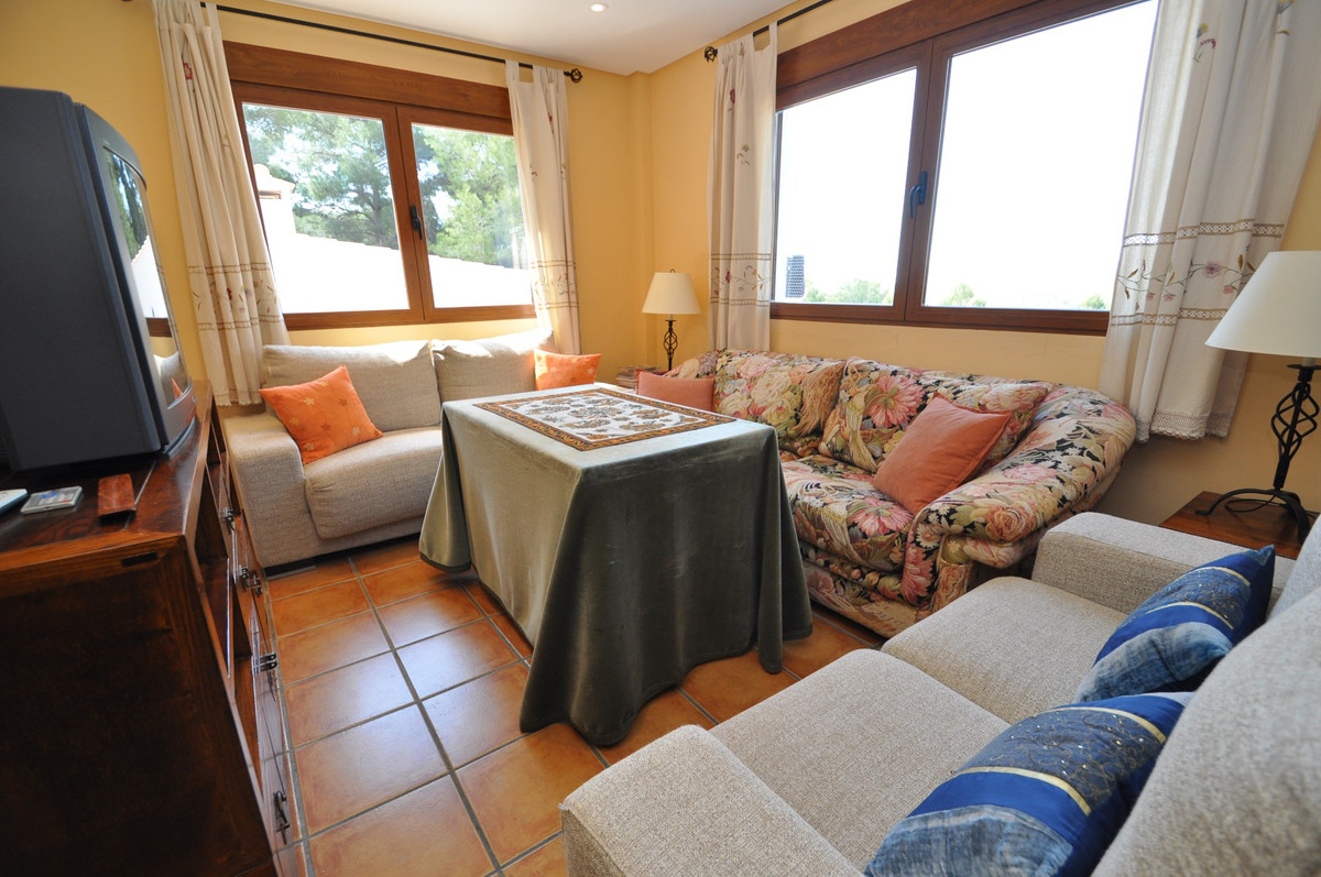 5 Bed Townhouse for sale in Castalla Costa Blanca, Alicante, Spain