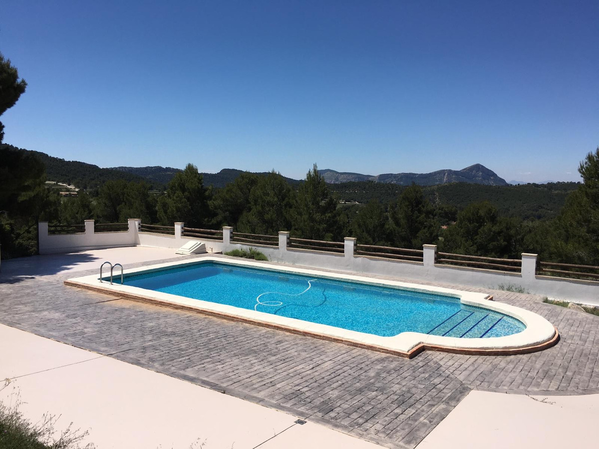 5 Bed Townhouse for sale in Castalla Costa Blanca, Alicante, Spain