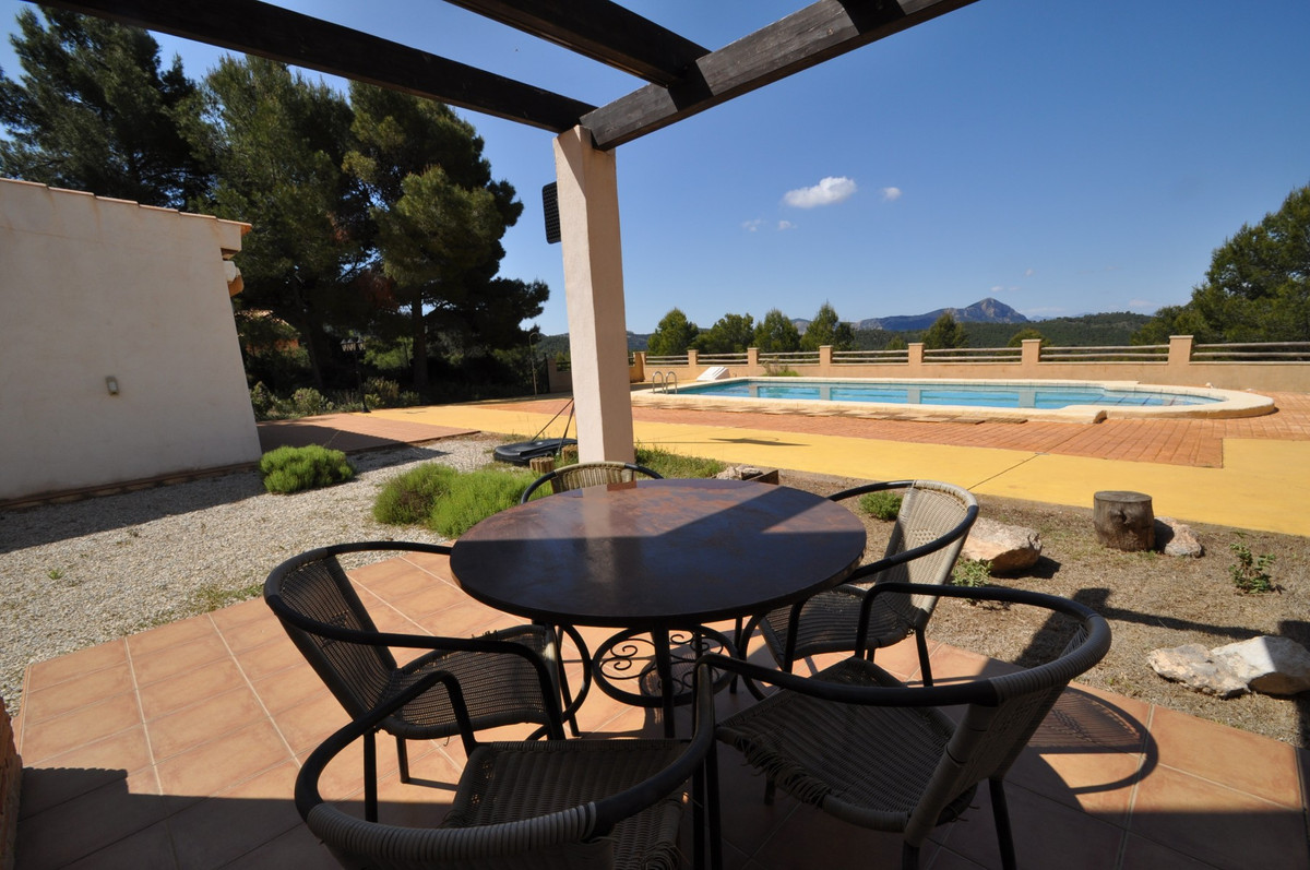 5 Bed Townhouse for sale in Castalla Costa Blanca, Alicante, Spain