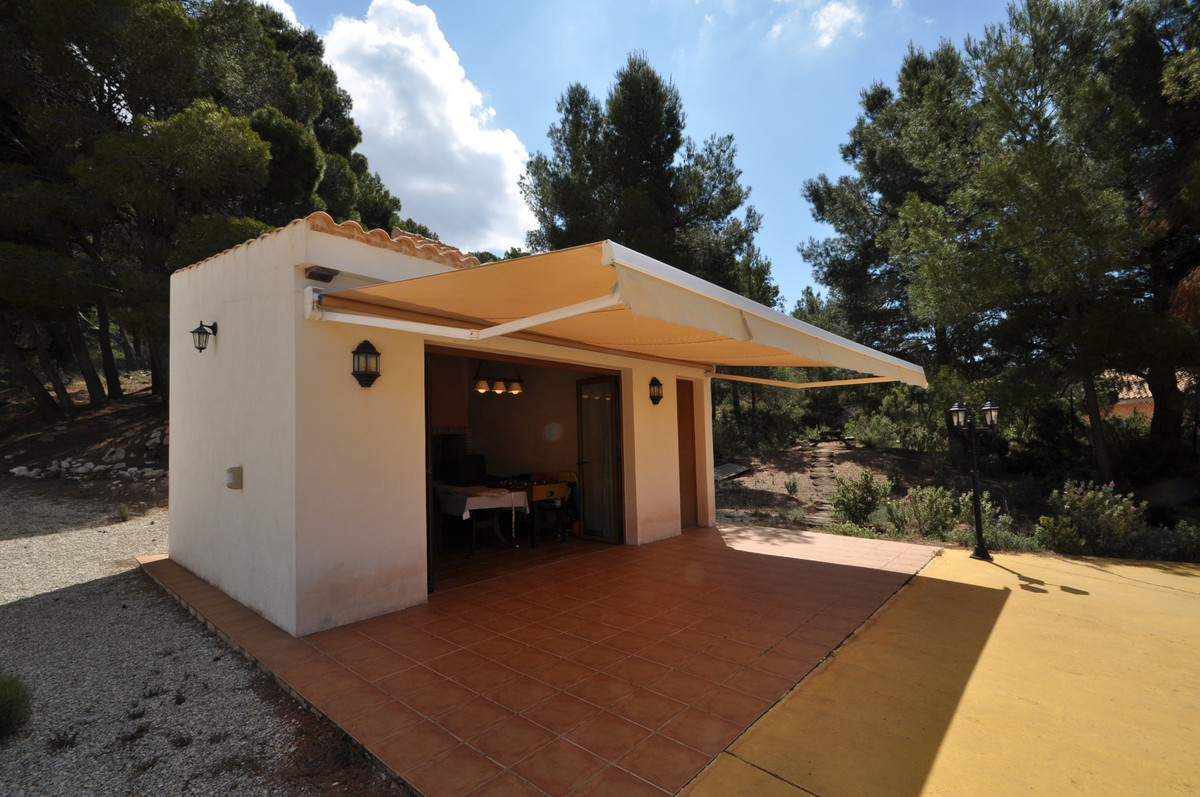 5 Bed Townhouse for sale in Castalla Costa Blanca, Alicante, Spain