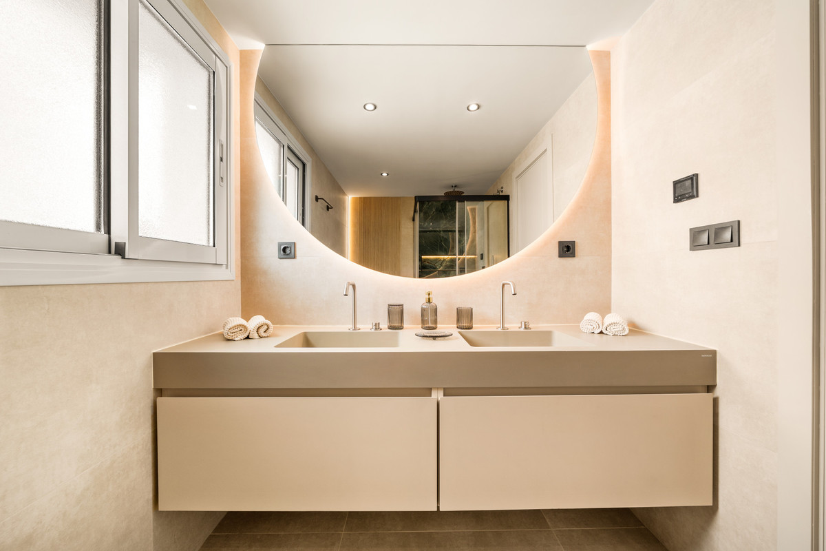 3 Bed Apartment for sale in Nueva Andalucía Costa Del Sol, Málaga, Spain