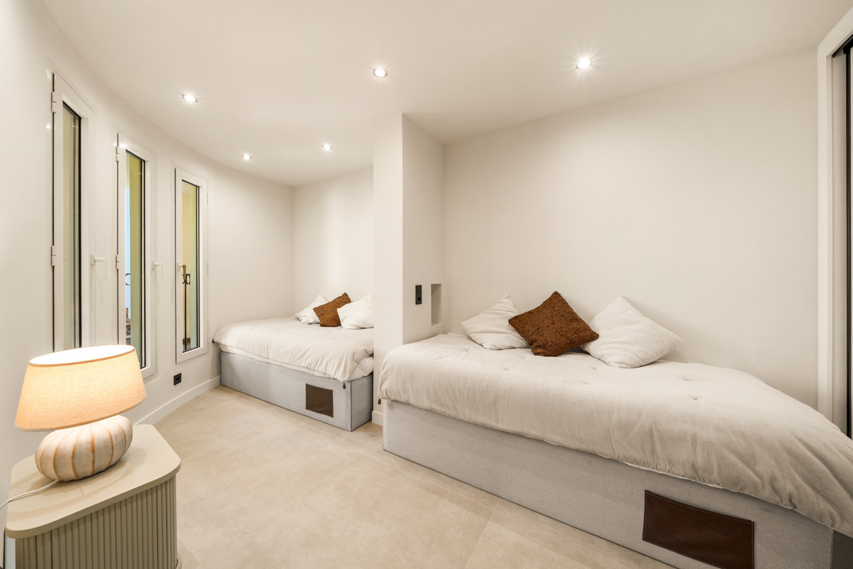3 Bed Apartment for sale in Nueva Andalucía Costa Del Sol, Málaga, Spain