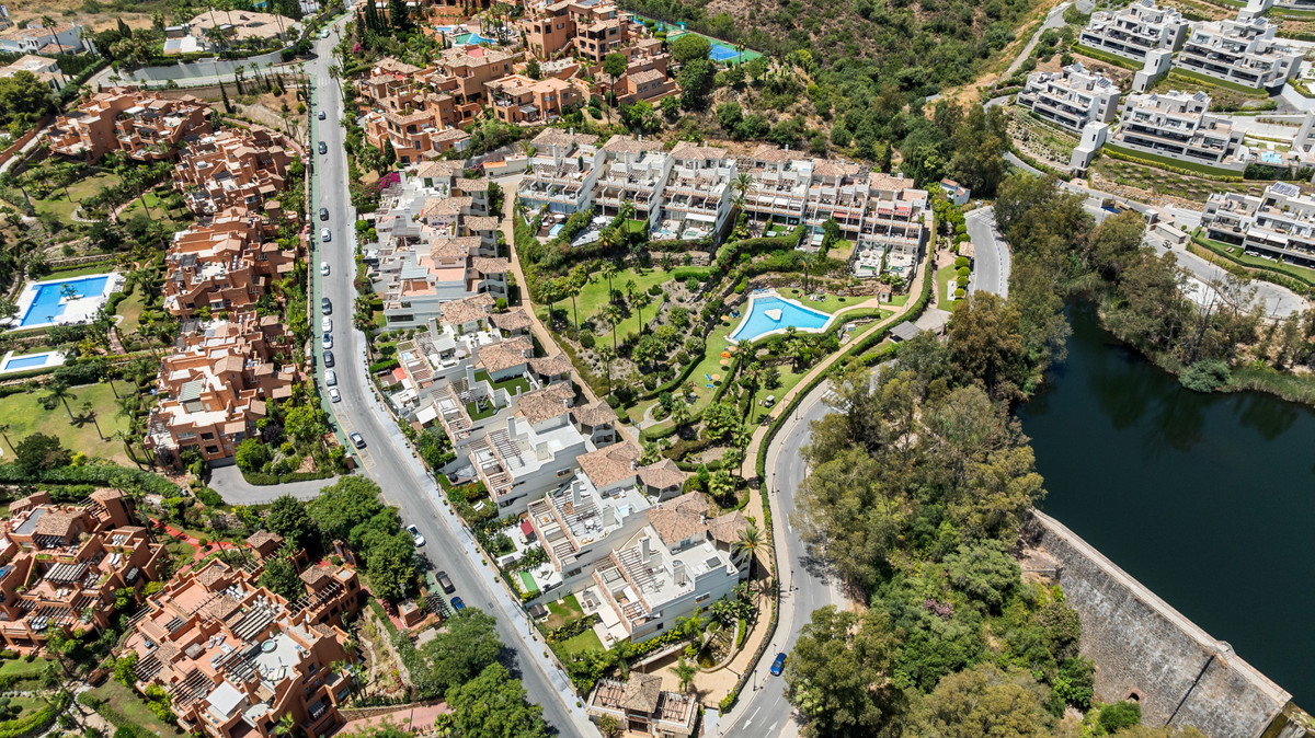 3 Bed Apartment for sale in Nueva Andalucía Costa Del Sol, Málaga, Spain
