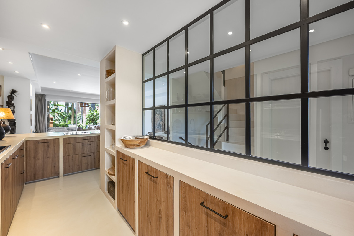 3 Bed Townhouse for sale in The Golden Mile Costa Del Sol, Málaga, Spain
