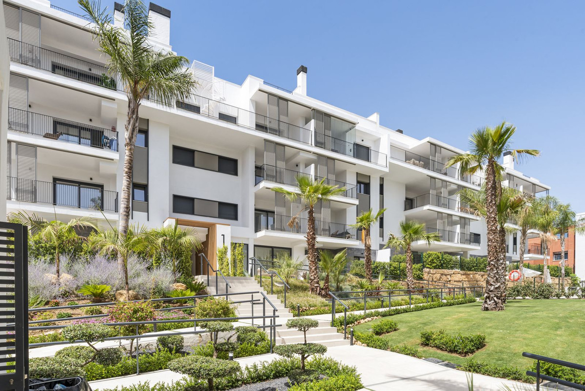 3 Bed Apartment for sale in Estepona Costa Del Sol, Málaga, Spain