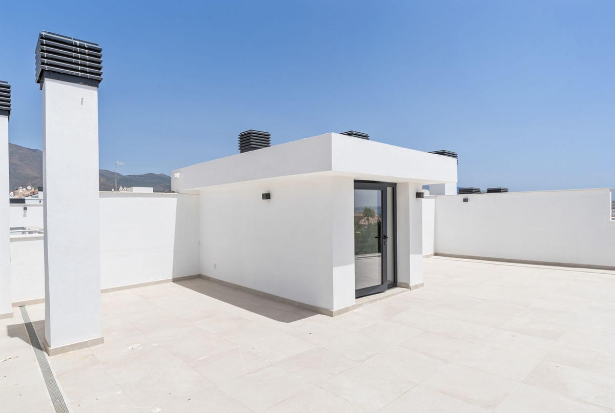 3 Bed Apartment for sale in Estepona Costa Del Sol, Málaga, Spain