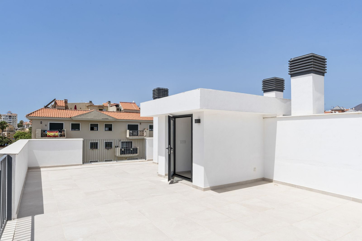 3 Bed Apartment for sale in Estepona Costa Del Sol, Málaga, Spain