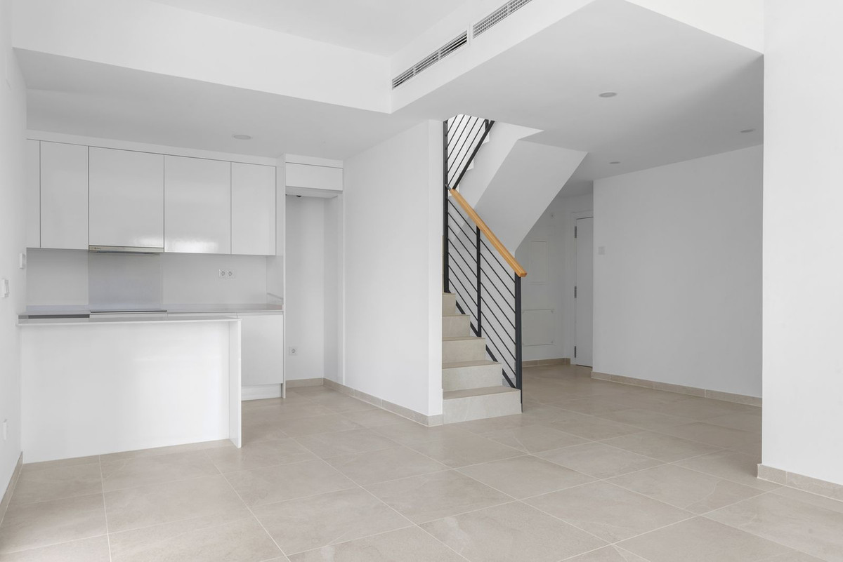 3 Bed Apartment for sale in Estepona Costa Del Sol, Málaga, Spain