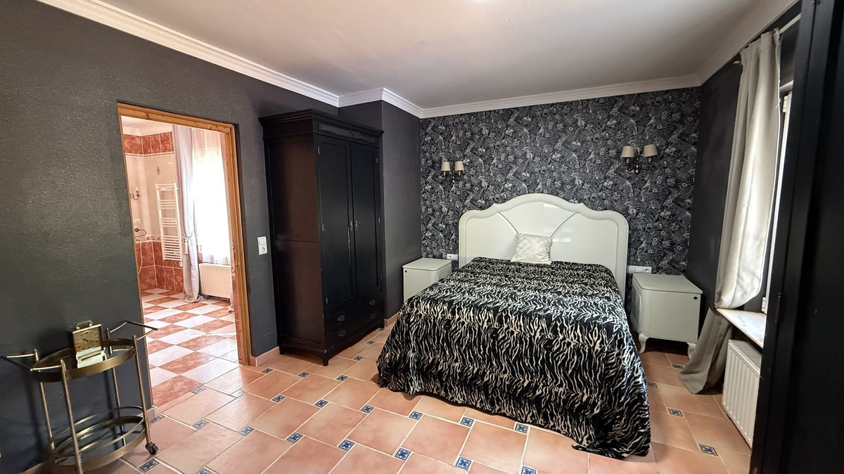 4 Bed Townhouse for sale in Coín Costa Del Sol, Málaga, Spain
