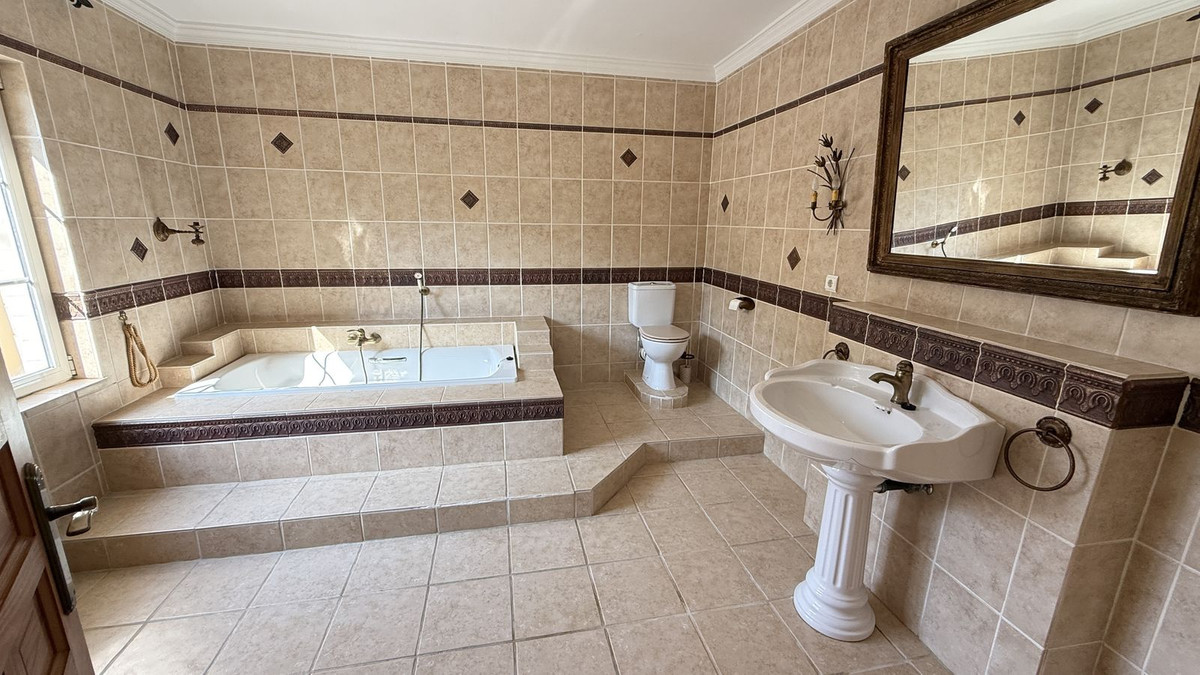 4 Bed Townhouse for sale in Coín Costa Del Sol, Málaga, Spain