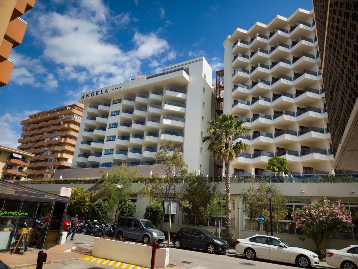 3 Bed Apartment for sale in Fuengirola Costa Del Sol, Málaga, Spain
