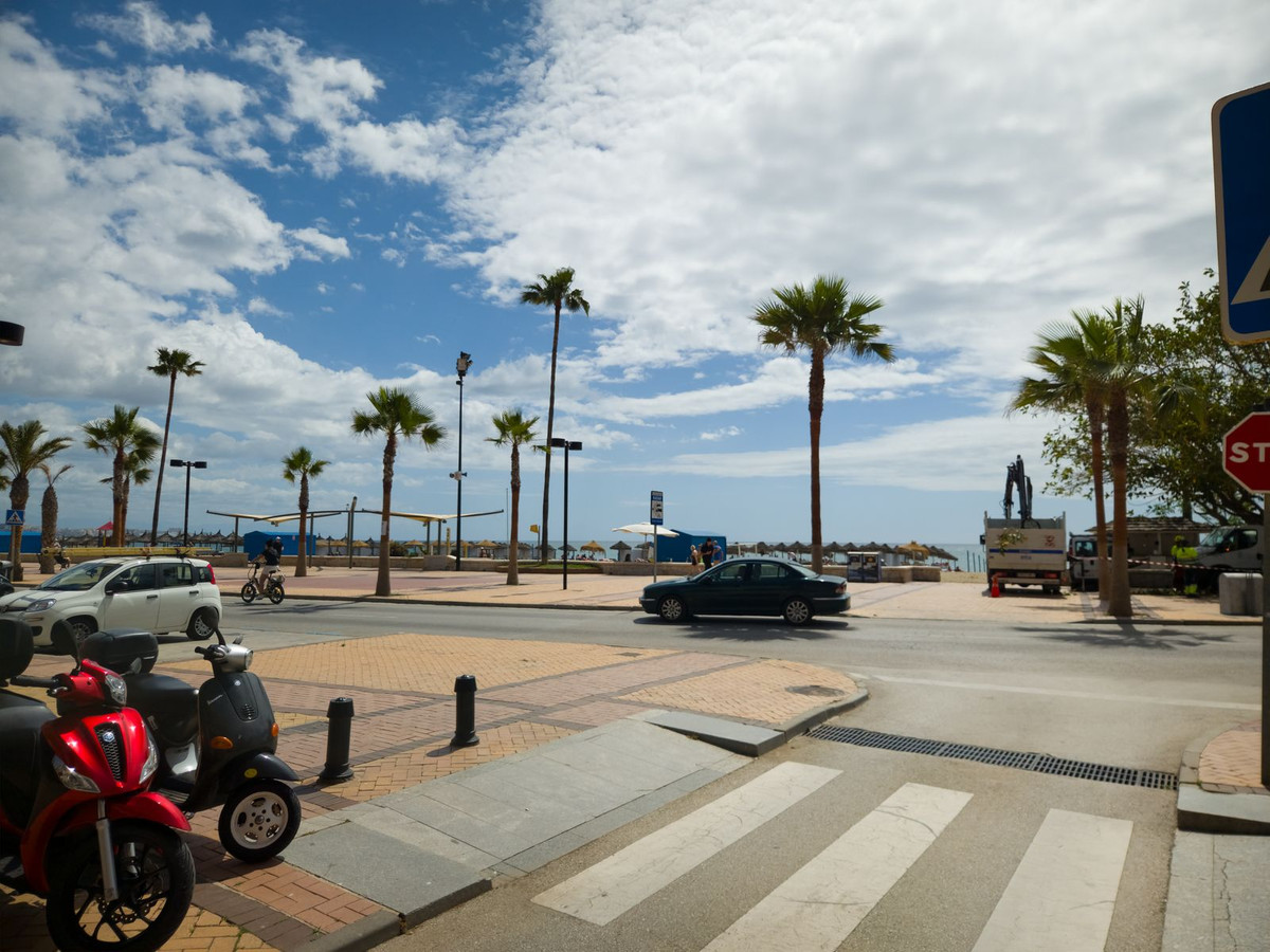 3 Bed Apartment for sale in Fuengirola Costa Del Sol, Málaga, Spain