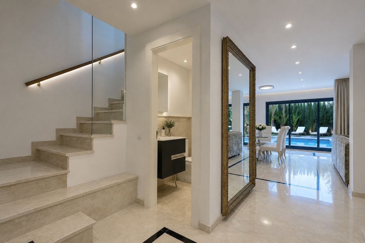 4 Bed Townhouse for sale in Nueva Andalucía Costa Del Sol, Málaga, Spain